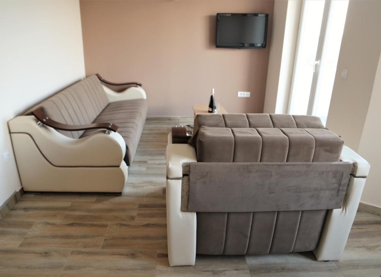 Fruskogorska Idila Apartmani Vrdnik Buitenkant foto
